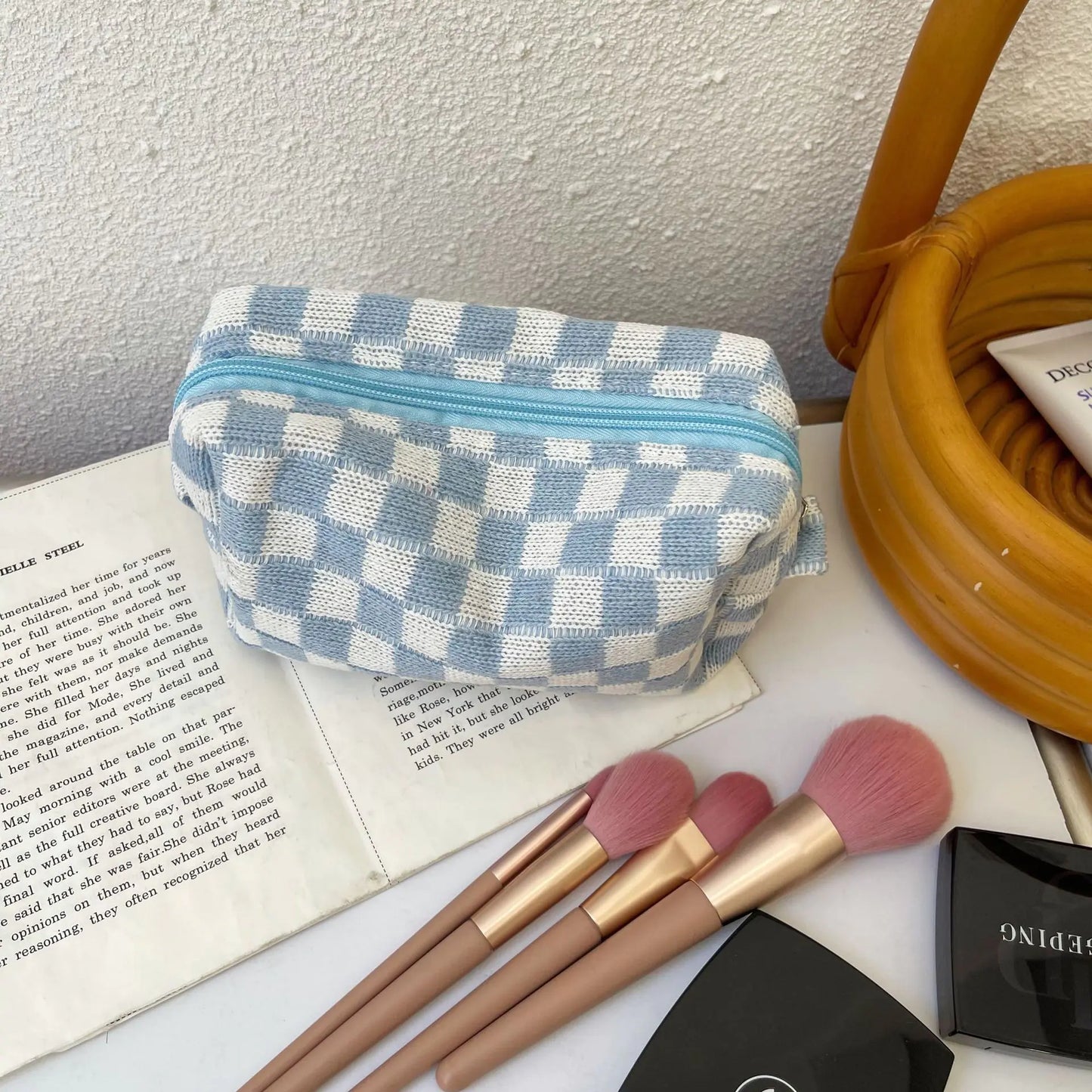 Checkerboard Knitted Cosmetic Bag in Contrast Wool